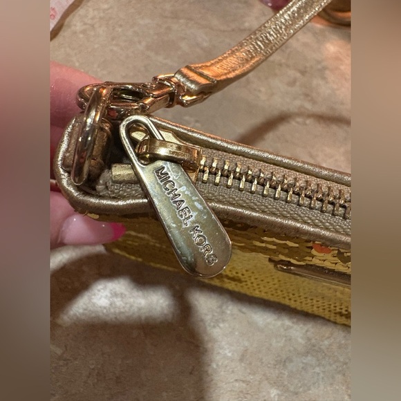 Michael Kors Gold Pebble Grain Leather & Sequence Wristlet W Strap - Picture 4 of 11